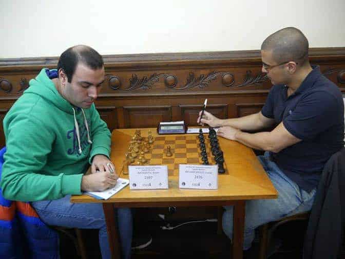 Kevin Paveto y Lucas Liascovich ajedrez Ajedrecistas Kevin Paveto y Lucas Liascovich jugando una partida